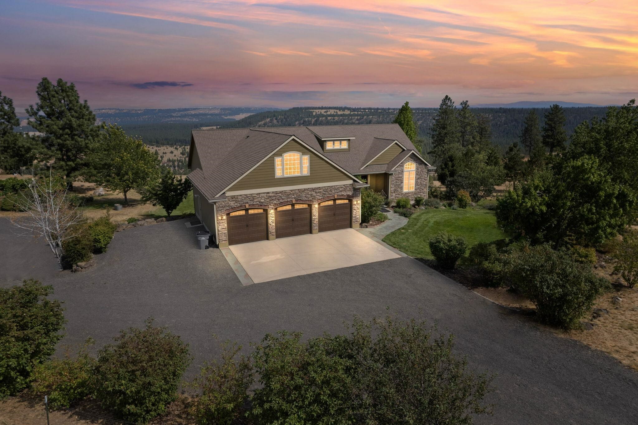 Property Photo:  7318 N Prairie Crest Rd  WA 99224 