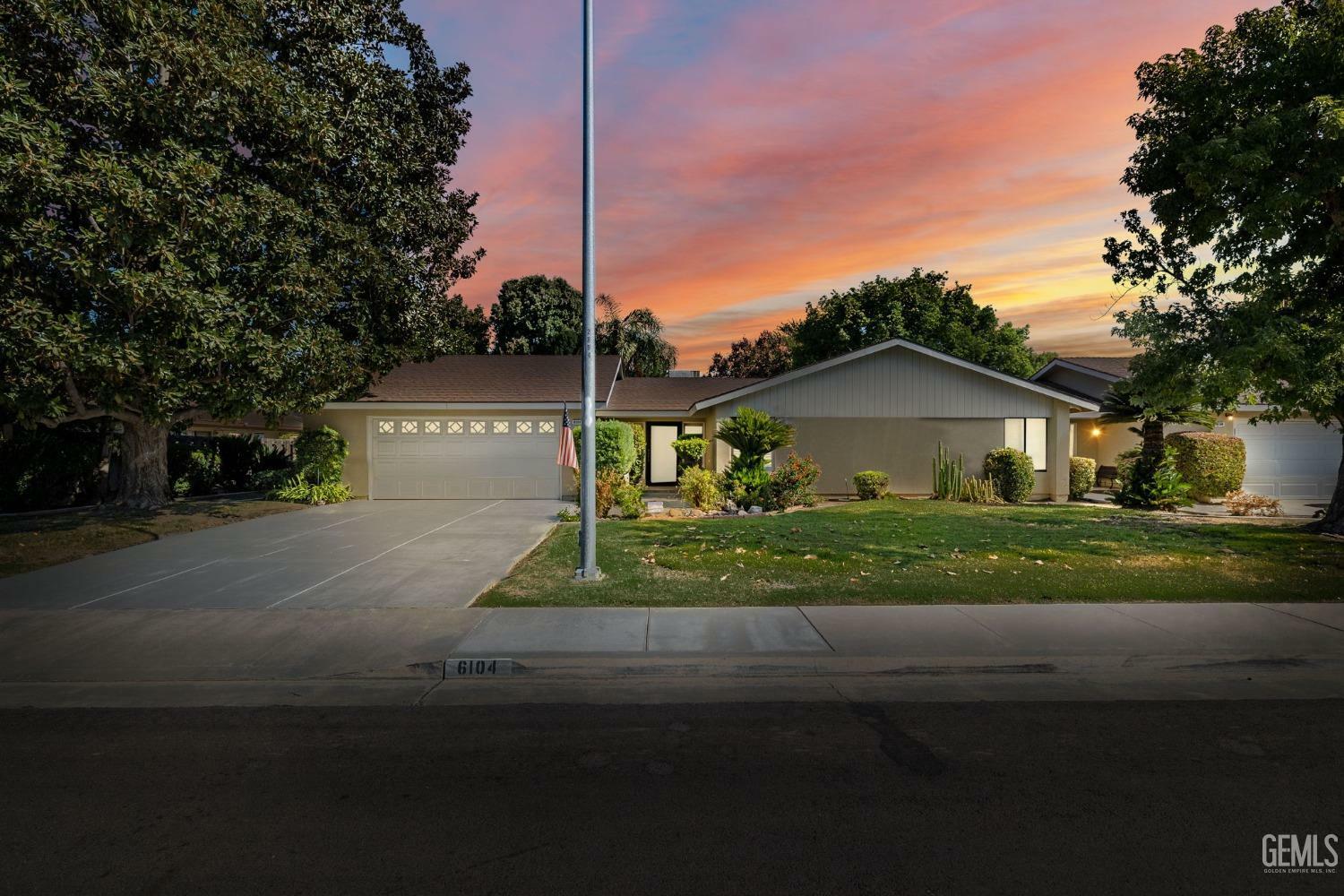 Property Photo:  6104 Indian Wells Avenue  CA 93309 