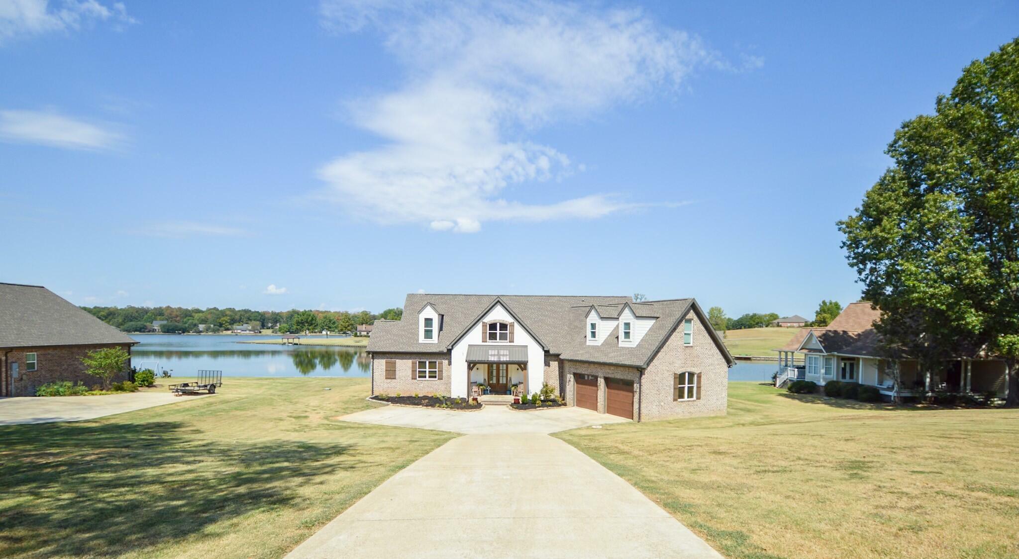 Property Photo:  839 E Lakeshore Drive  MS 39759 