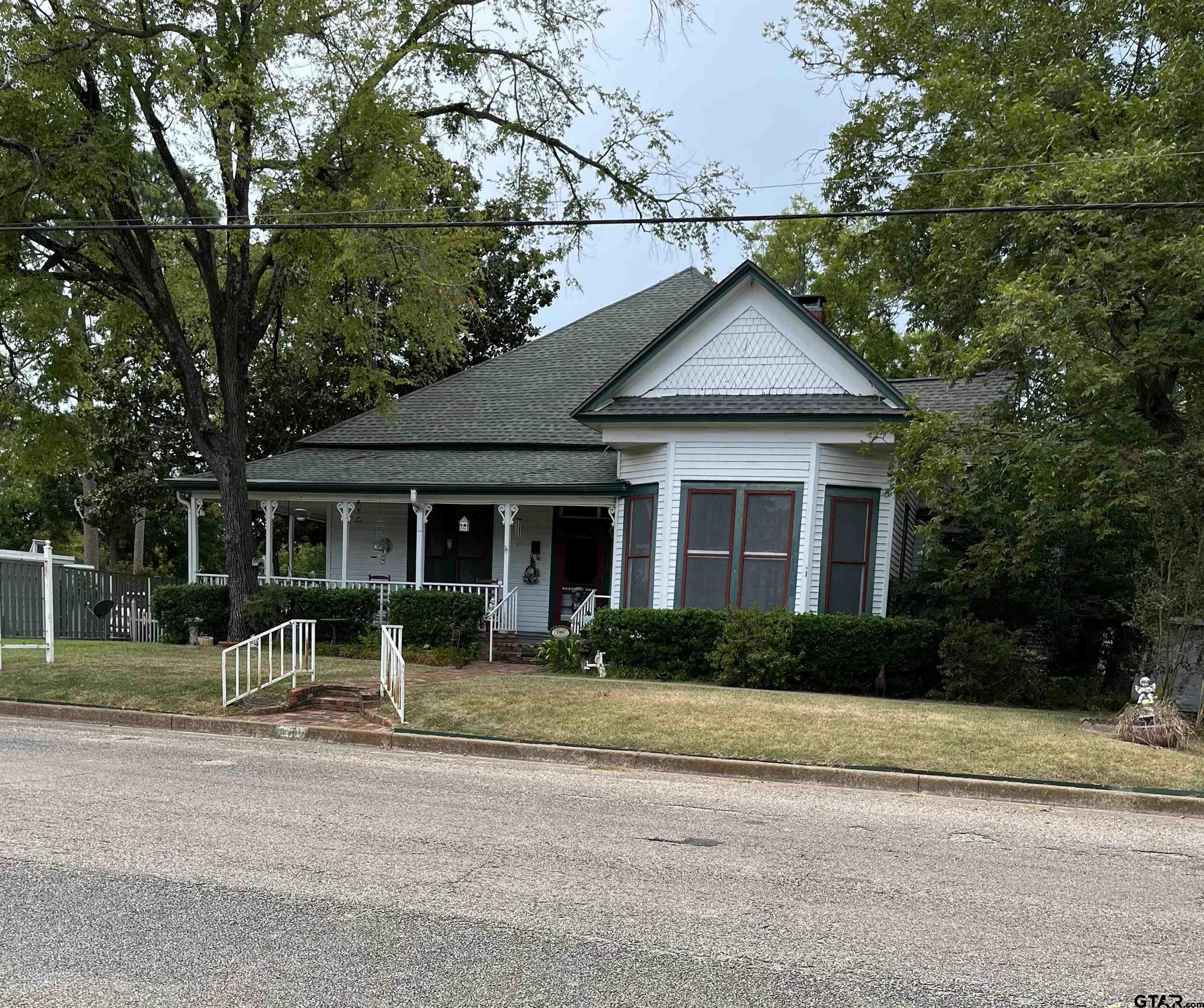 Property Photo:  701 N Johnson  TX 75773 