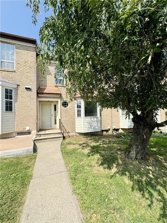 Property Photo: 1431 Presidential Drive PA 18052