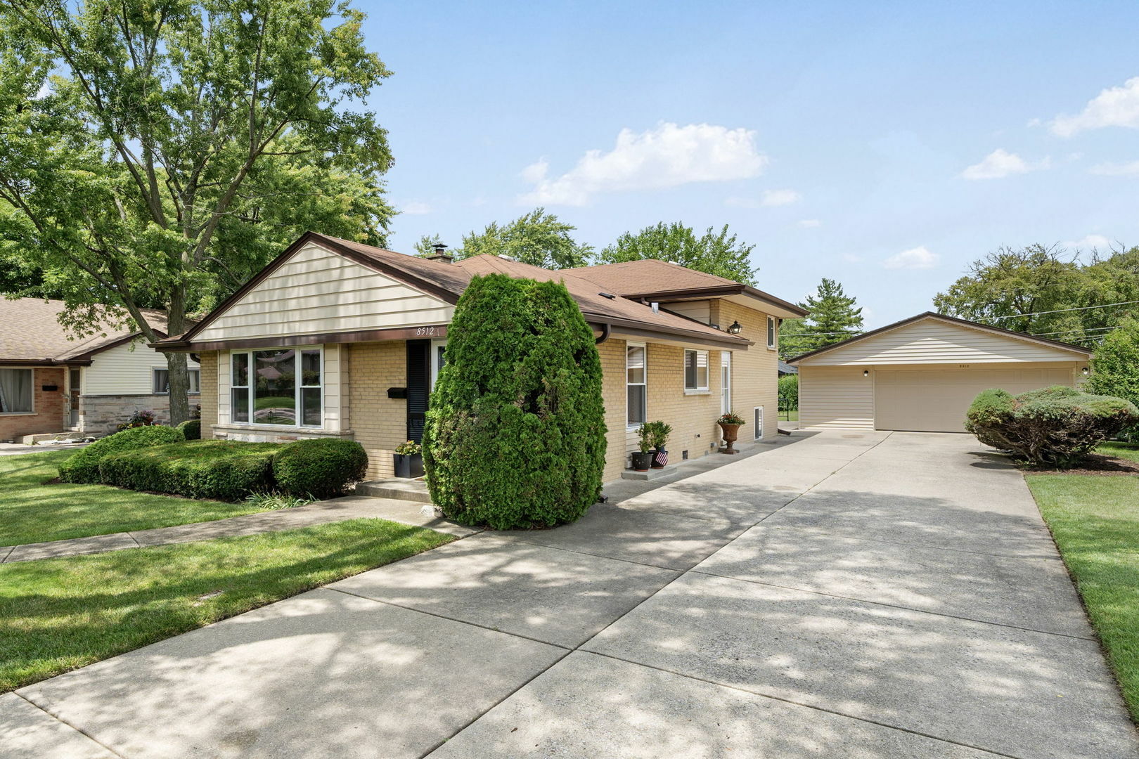 Property Photo:  8512 W Crain Street  IL 60714 