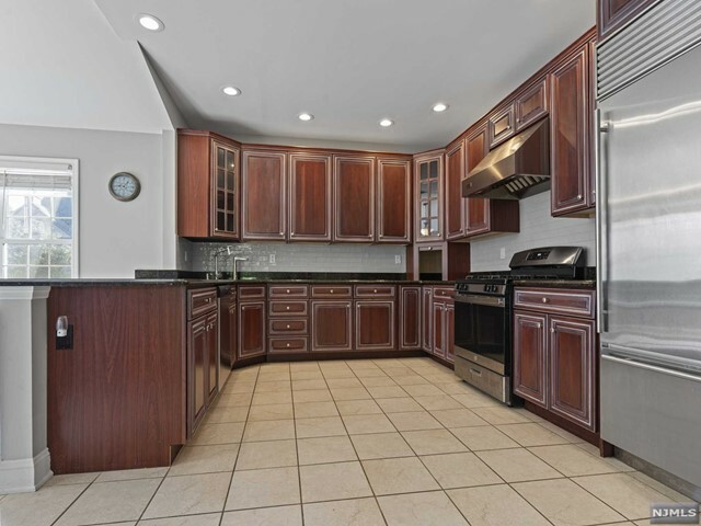 Property Photo:  81 Bracken Hill Road  NJ 07419 