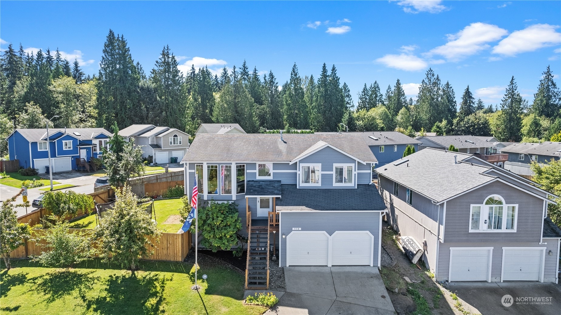 Property Photo:  310 Hemming Way  WA 98252 