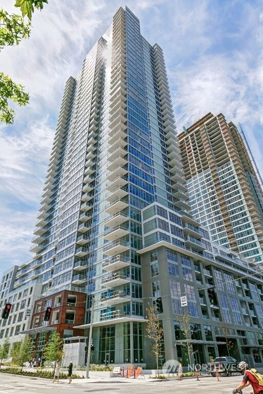 Property Photo:  588 Bell Street 3002S  WA 98121 