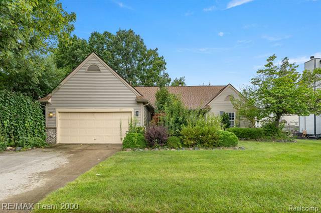 Property Photo:  458 Harbour Pointe Drive  MI 48111 