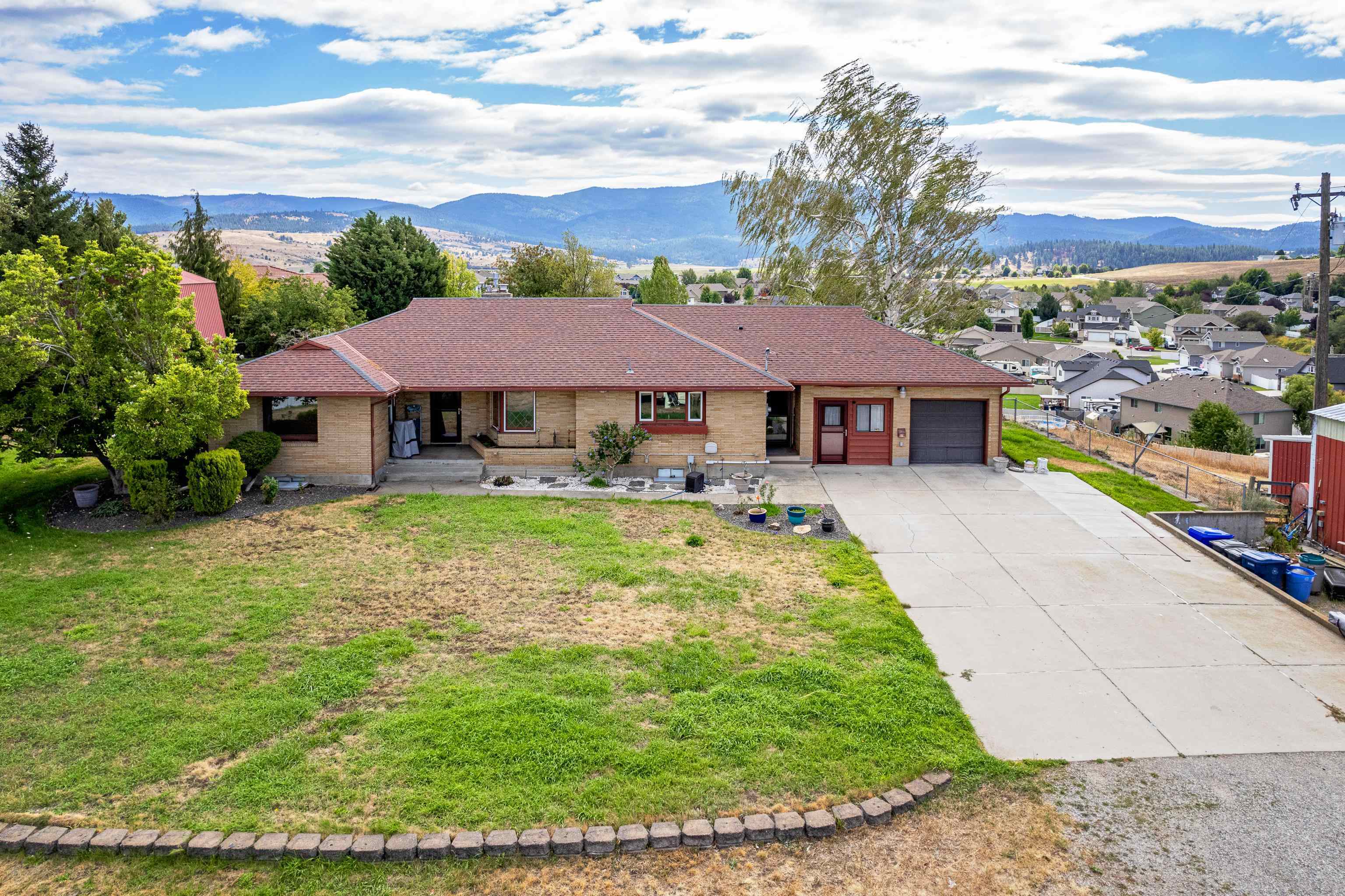 Property Photo:  1007 S Barker Rd  WA 99016 