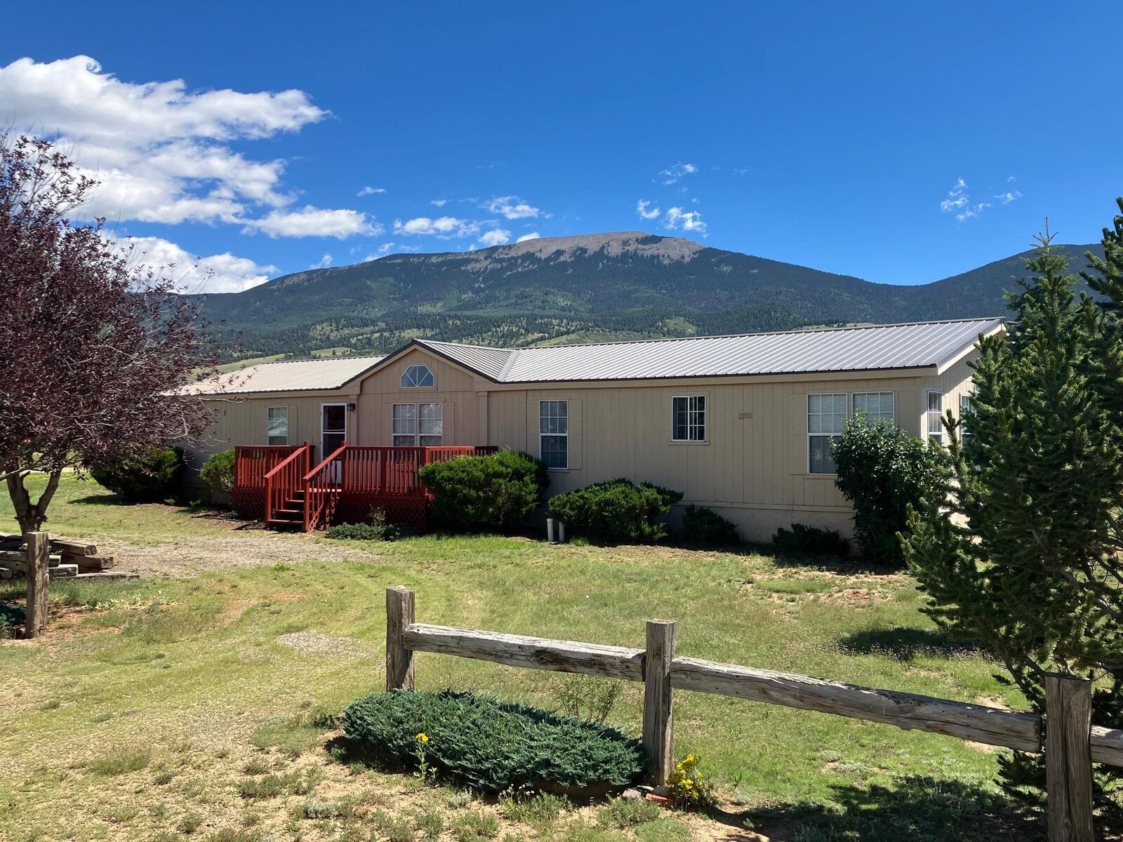 Property Photo:  625 Lake Avenue  NM 87718 