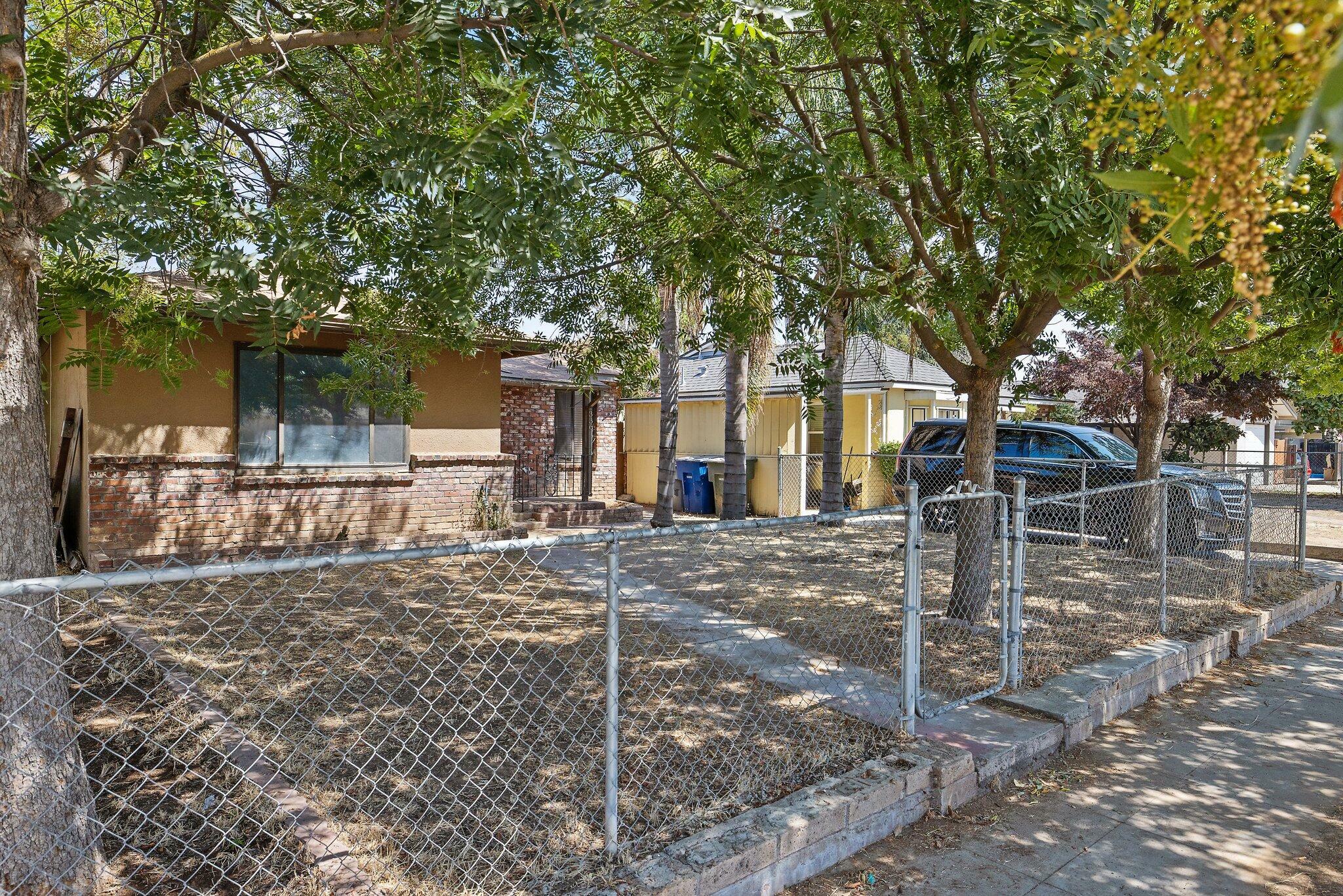 Property Photo:  336 W Pinedale Avenue  CA 93650 