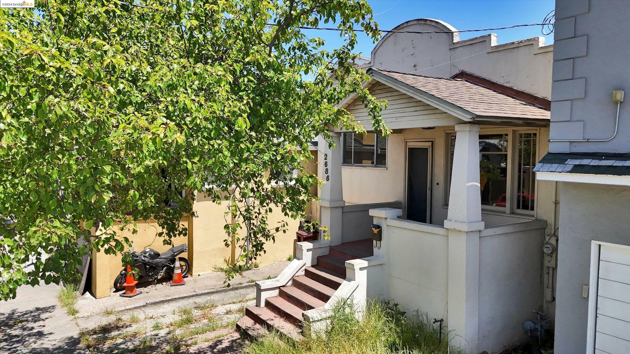 Property Photo:  2686 74th Ave  CA 94605 