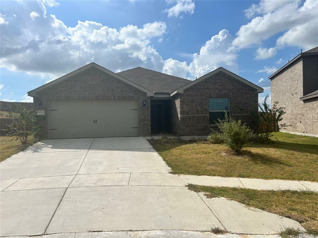 Property Photo:  124 Bandana Circle  TX 76071 