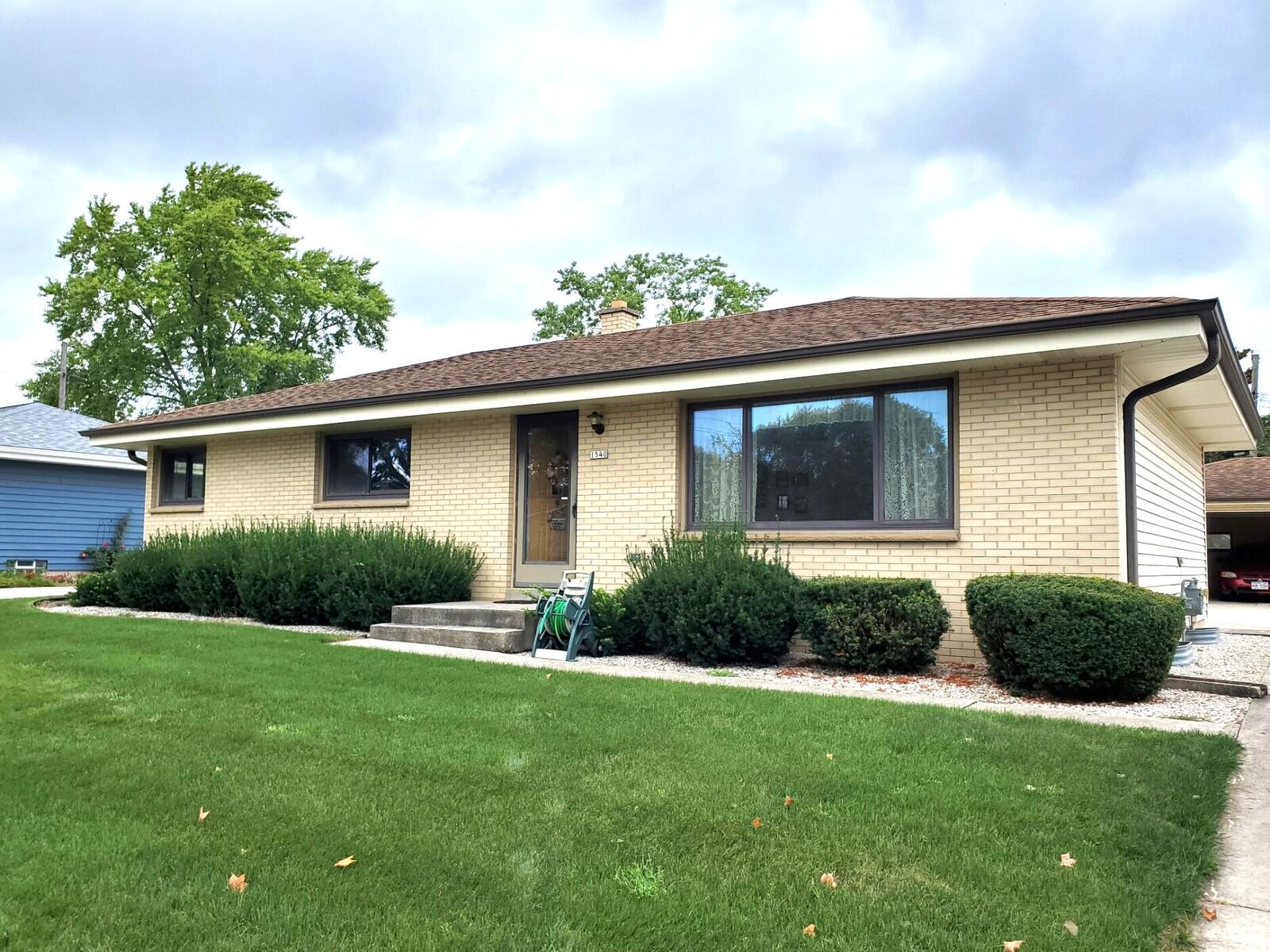 Property Photo: 1540 Parknoll Ln WI 53074