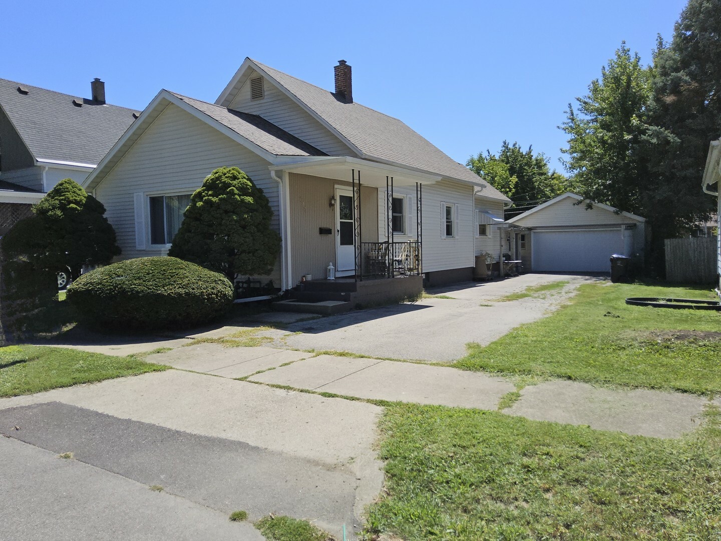 Property Photo:  611 E Mill Street  IL 61701 