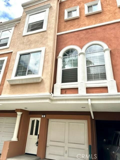 Property Photo: 9 Cuzzano Aisle CA 92606