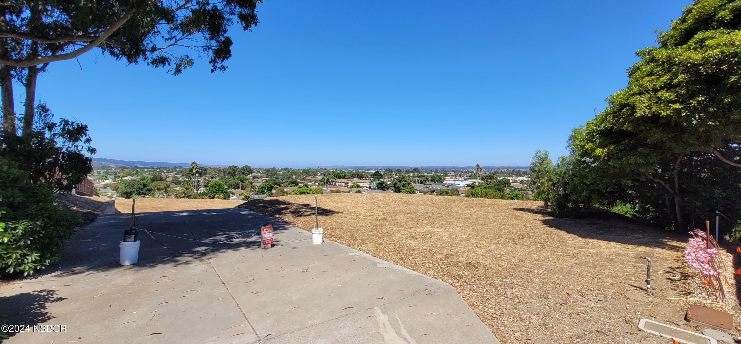 Property Photo:  1301 E Hickory Avenue  CA 93436 