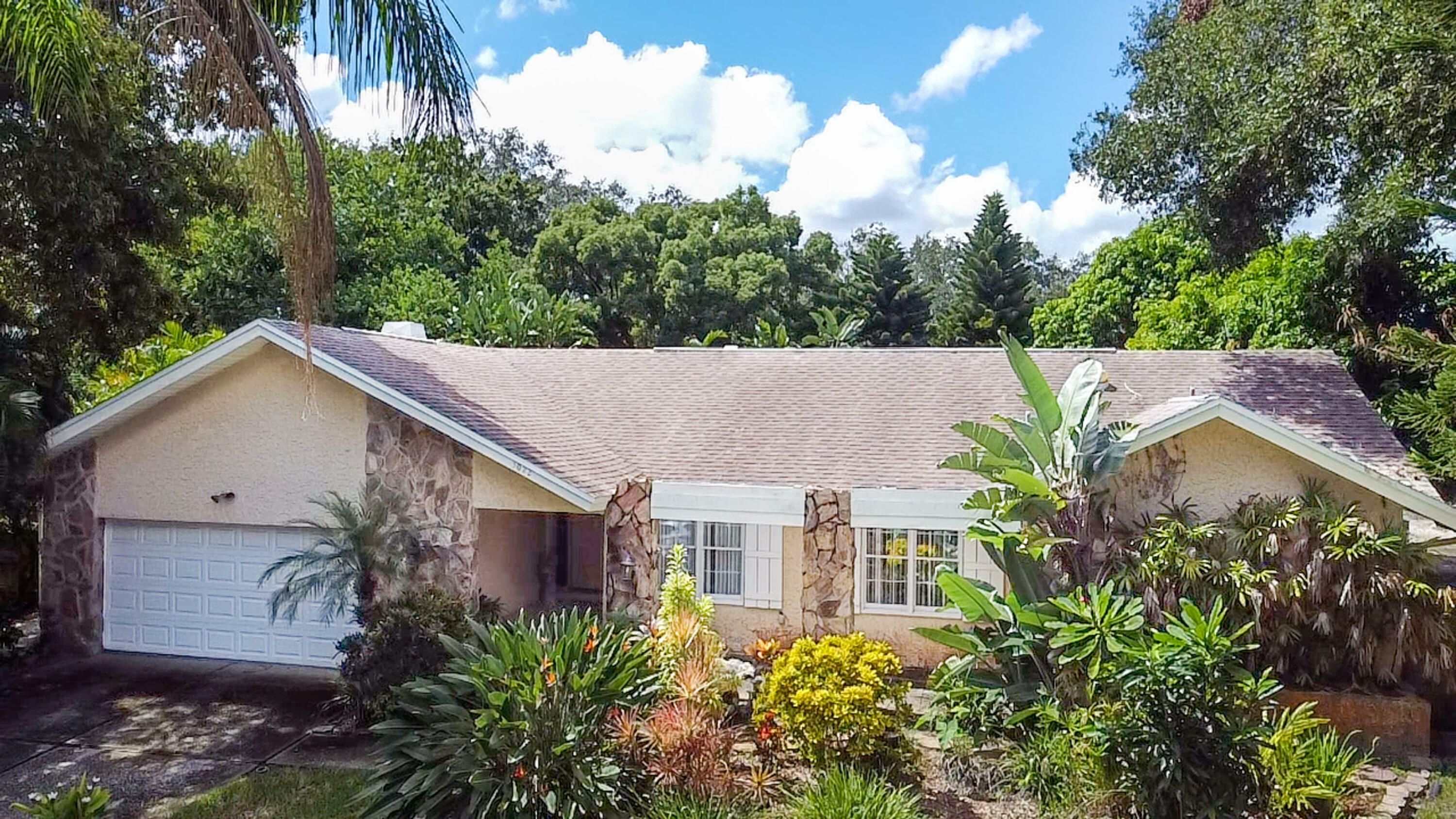 Property Photo:  3022 Enisglen Drive  FL 34683 