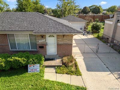 Property Photo:  4566 Stratford Drive  MI 48092 