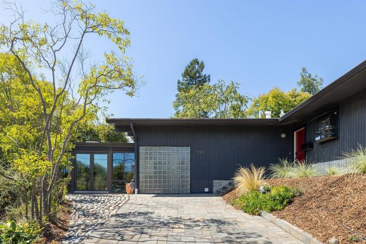 590 Las Colindas Road  San Rafael CA 94903 photo