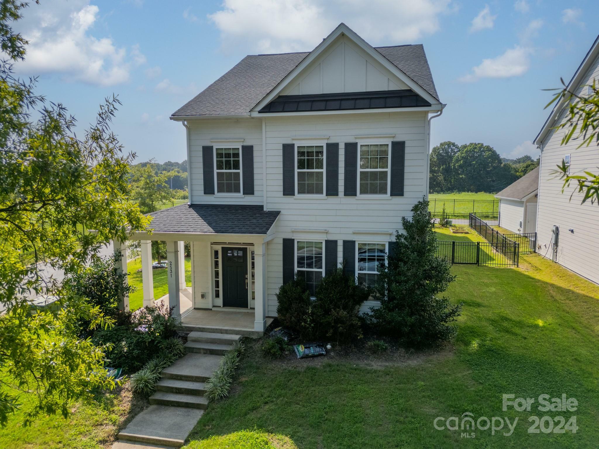 Property Photo:  2531 Double Oaks Road  NC 28206 