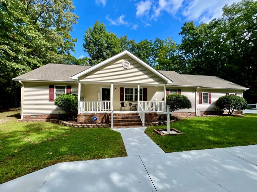 Property Photo: 25088 Serenity Ln VA 23417