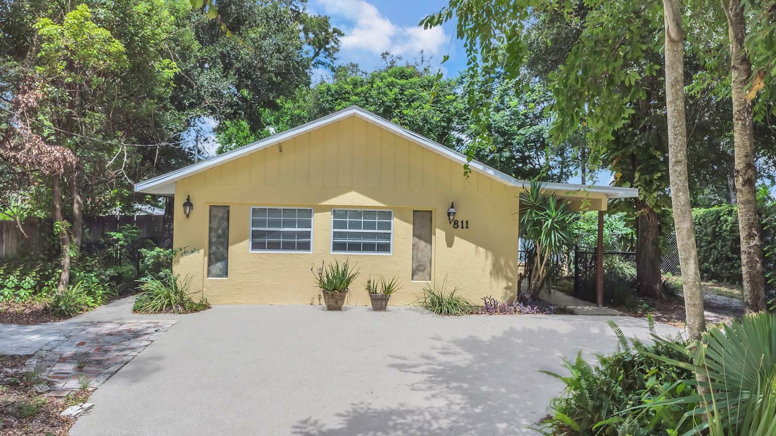 Property Photo:  811 E Plymouth Avenue  FL 32724 