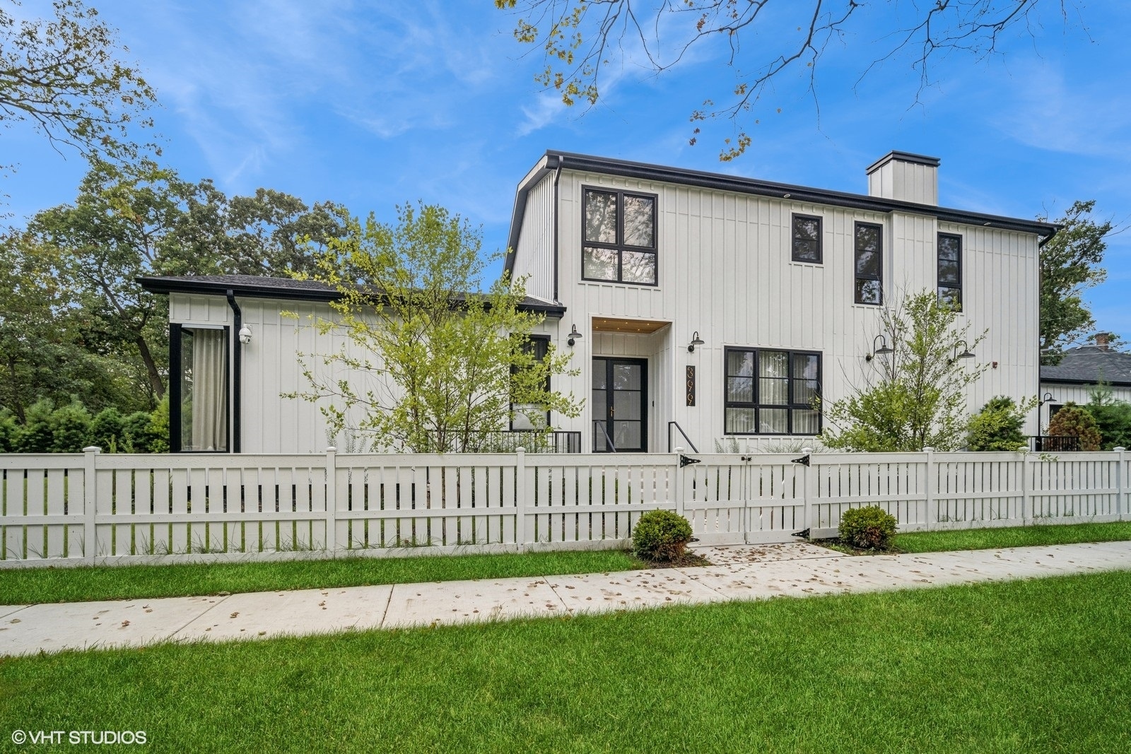 Property Photo:  399 Woodlawn Avenue  IL 60022 