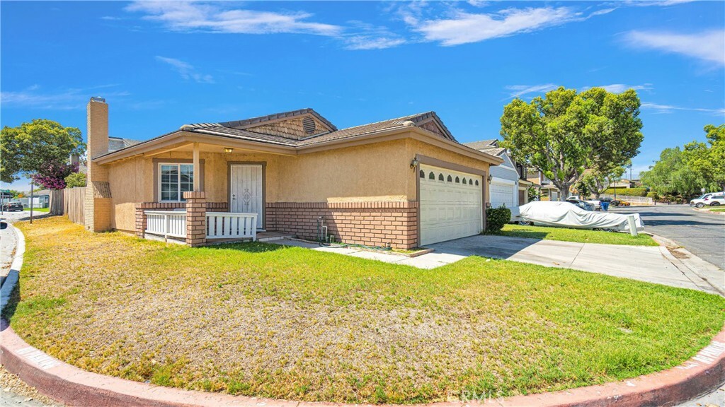 Property Photo: 880 S Rexford Street CA 92376