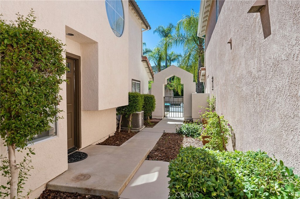 Property Photo:  24637 Calle Largo  CA 91302 