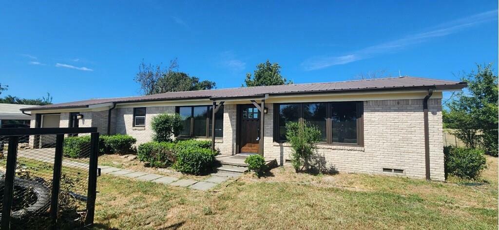 Property Photo:  458 County Road 1154  TX 75420 