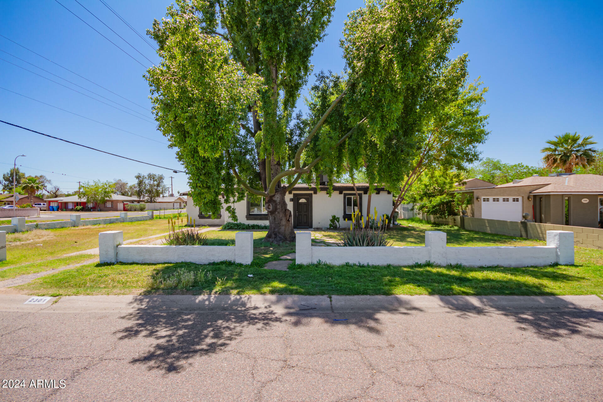 Property Photo:  2301 W Montebello Avenue  AZ 85015 