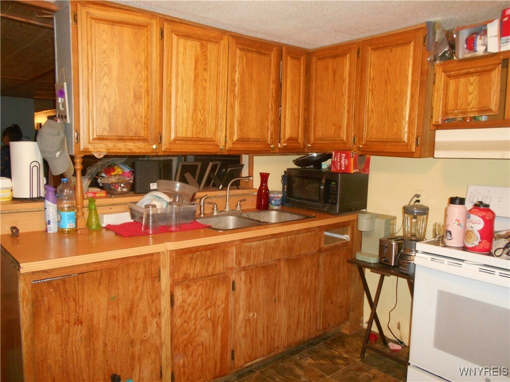 Property Photo:  19 Pioneer Lane  NY 14042 