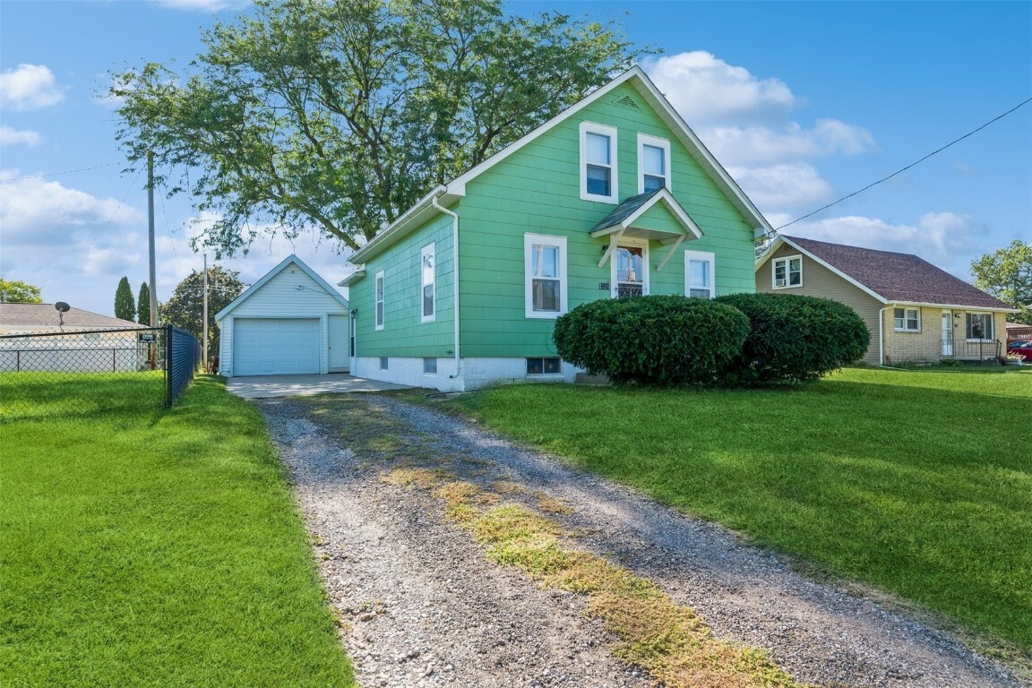 Property Photo:  1321 Main Street  IA 52213 