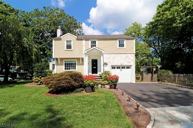 Property Photo:  10 Meadowbrook Rd  NJ 07928 