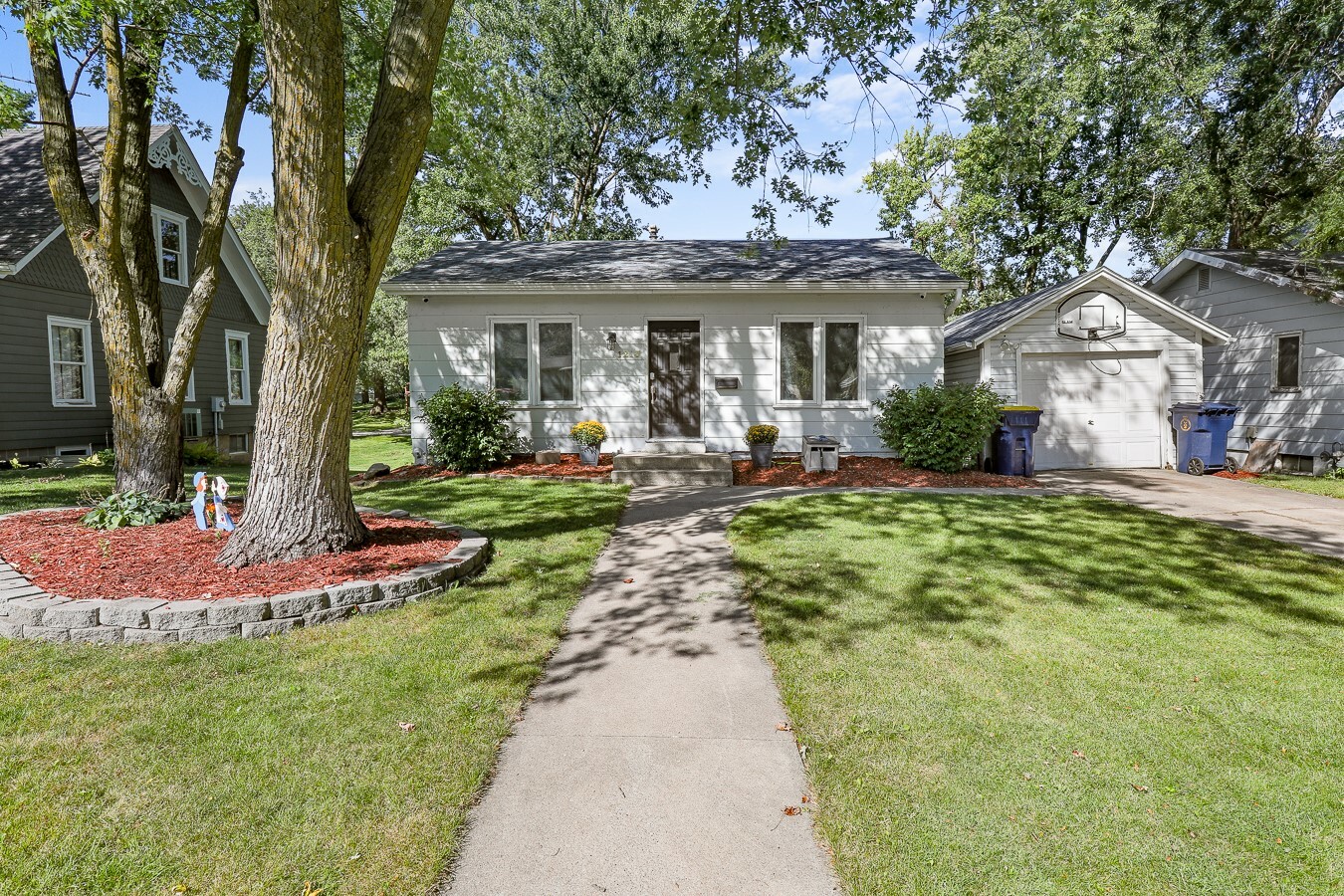 Property Photo:  1213 Marion Avenue  IA 50219 