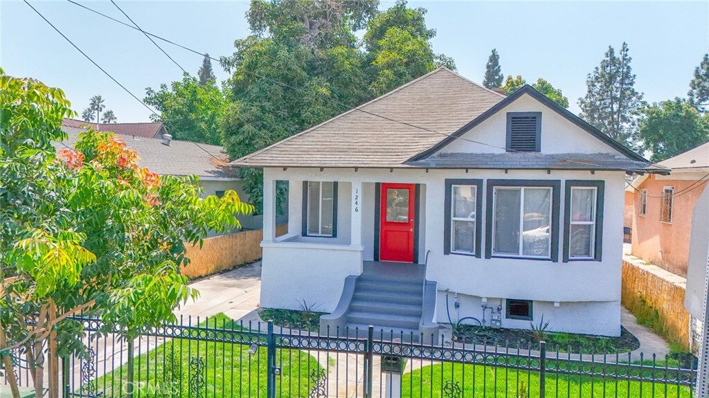 Property Photo: 1246 E 35th Street CA 90011