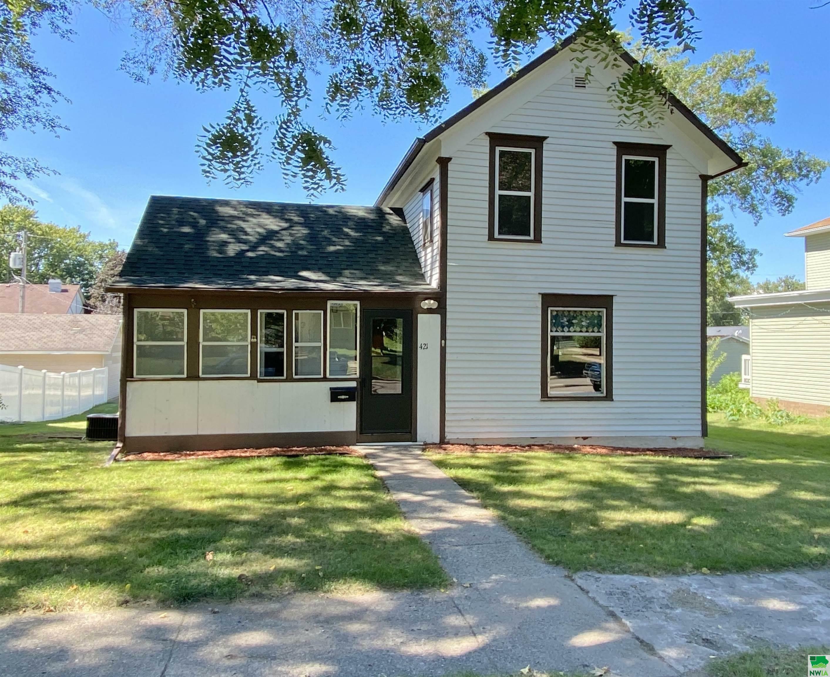 Property Photo:  421 1st Ave SE  IA 51031 