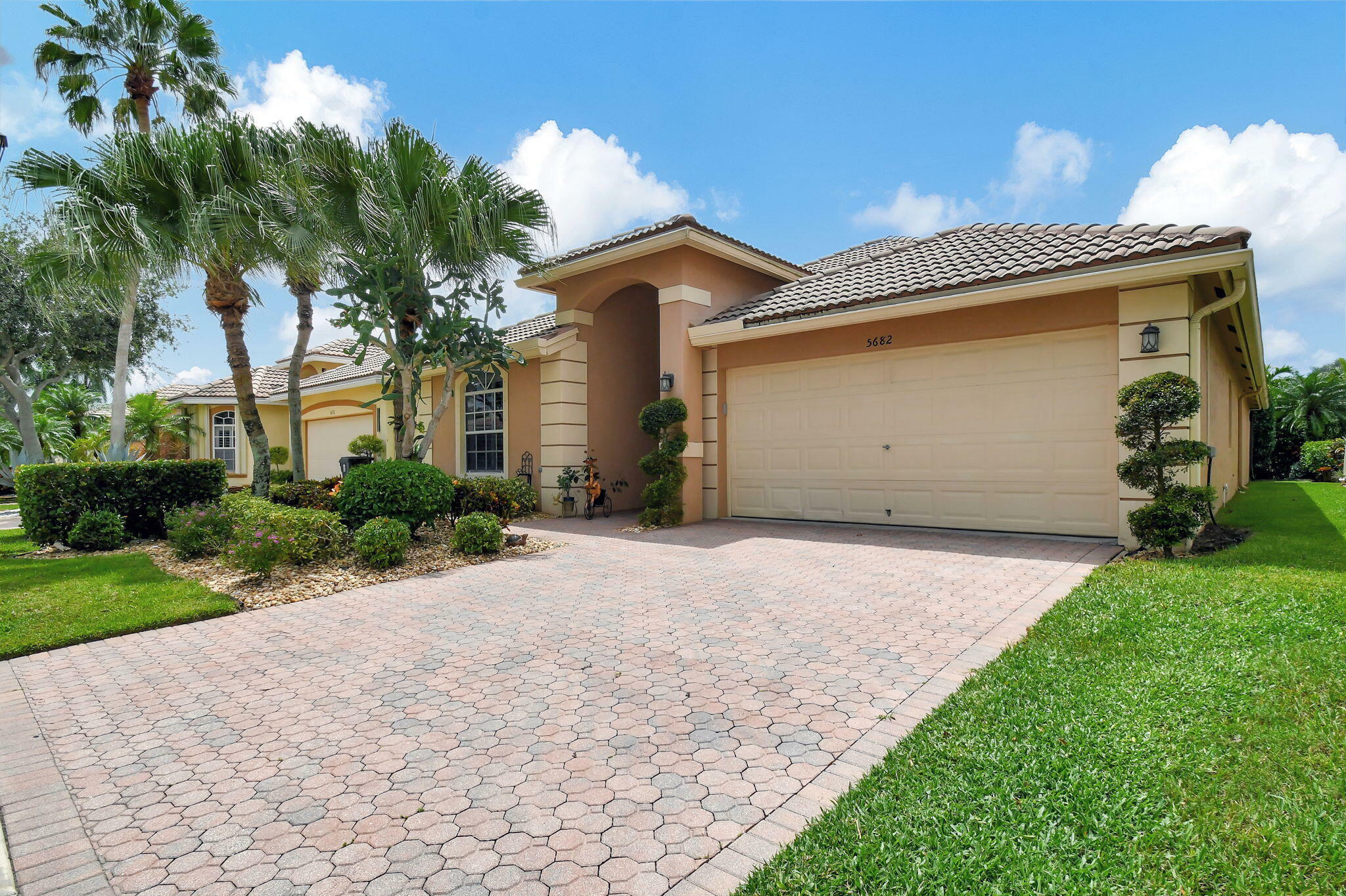 Property Photo:  5682 Fountains Drive S  FL 33467 