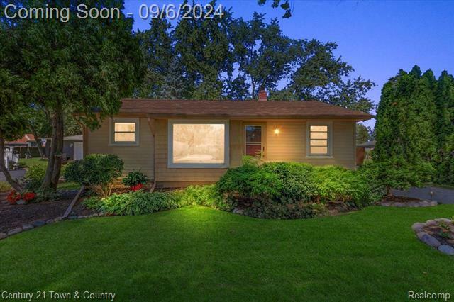 Property Photo:  5534 Walling Drive  MI 48329 