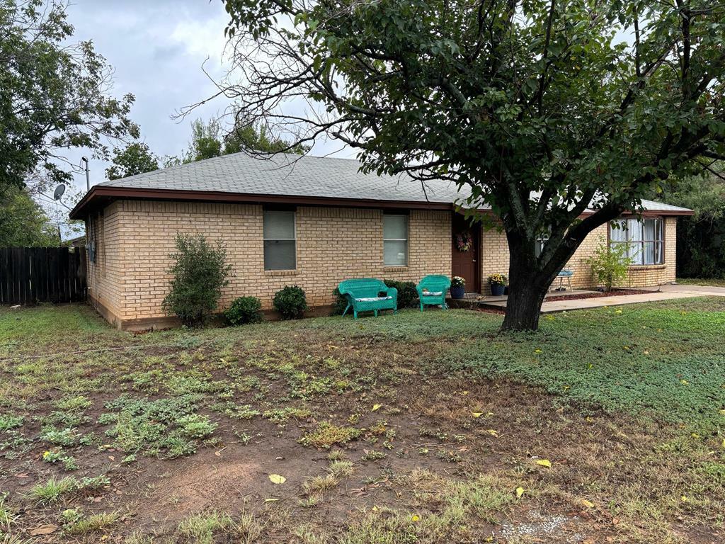 Property Photo:  1105 N Pine  TX 76825 