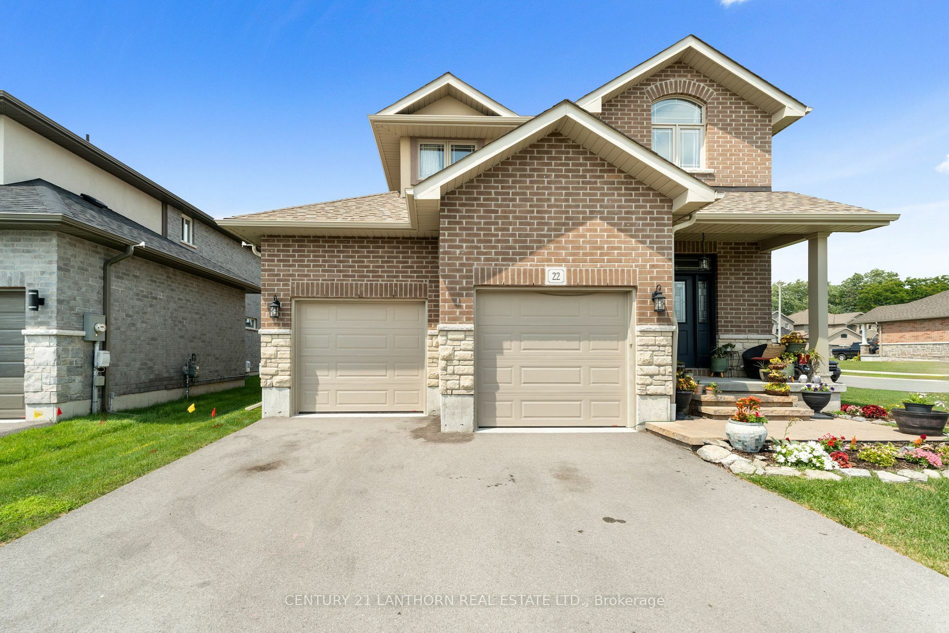 Property Photo:  22 Cottonwood Dr  ON K8N 0J2 