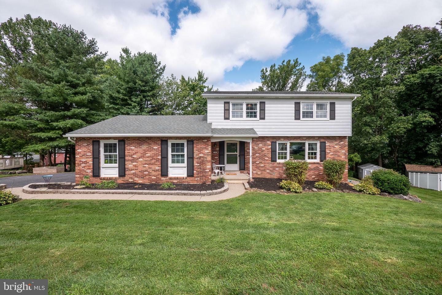 Property Photo:  76 Hillcrest Dr S  PA 18062 