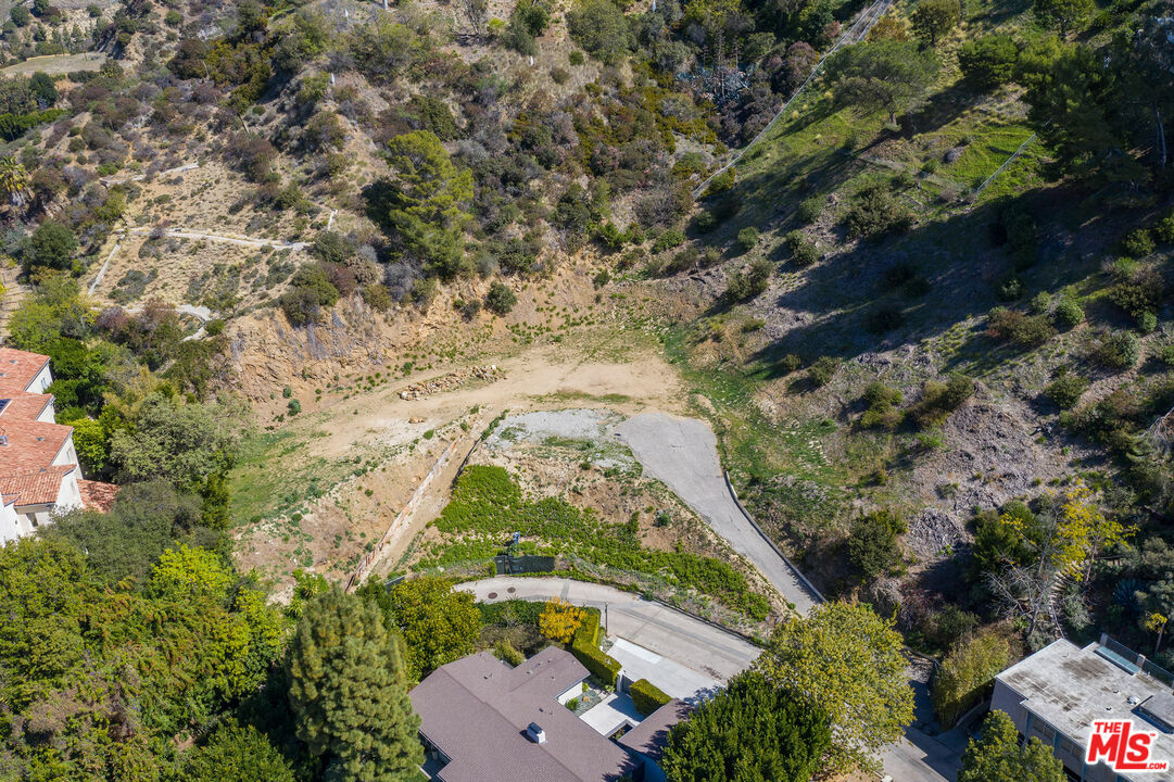 Property Photo:  9435   Lloydcrest Dr  CA 90210 