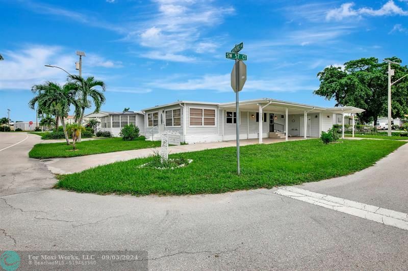 5720 Lakeshore Dr  Fort Lauderdale FL 33312 photo