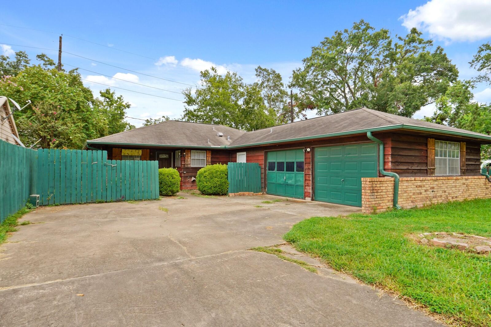 Property Photo: 818 Dollins Street TX 77493