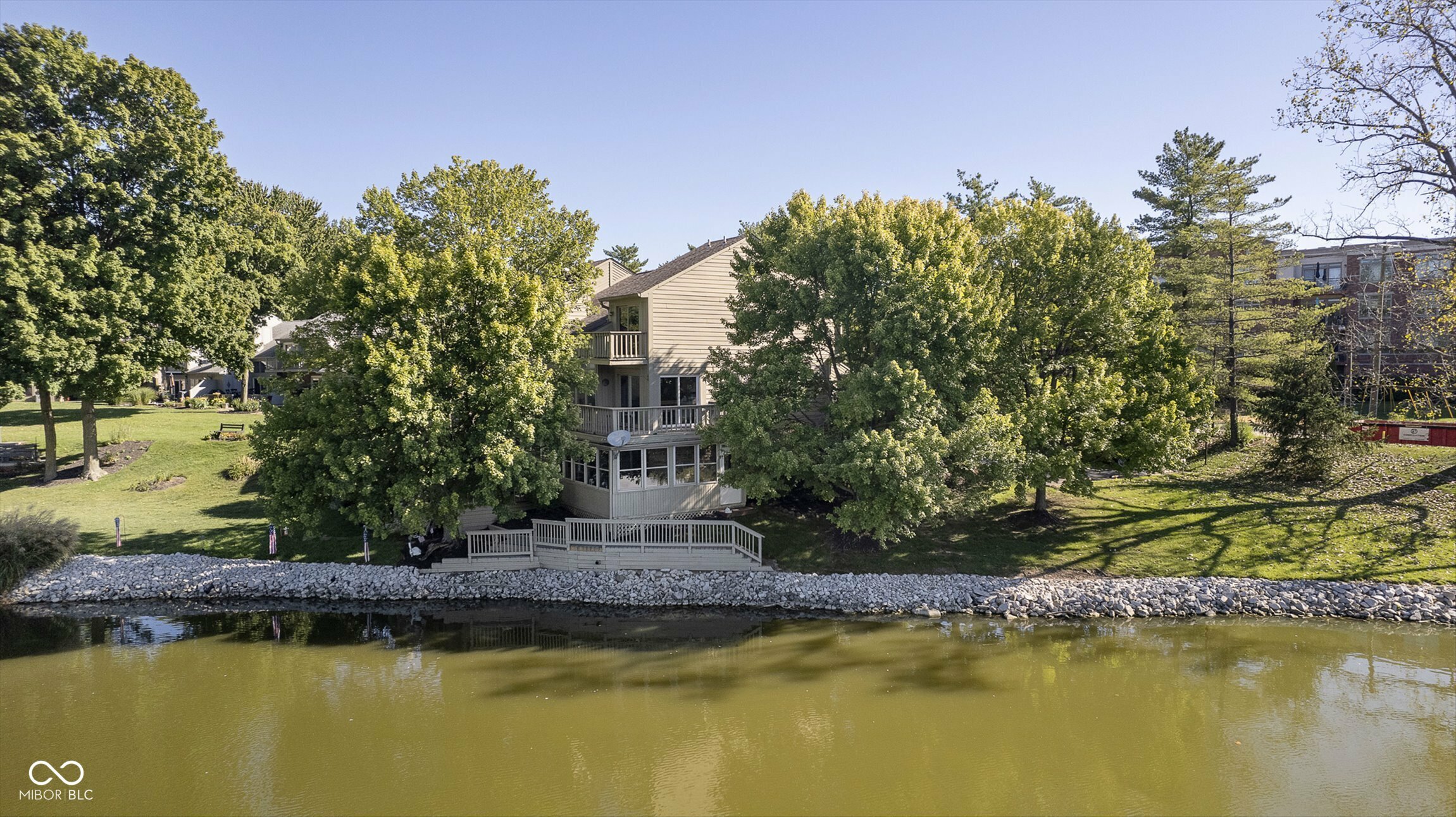 Property Photo:  302 Harbour Pointe Drive E  IN 46062 