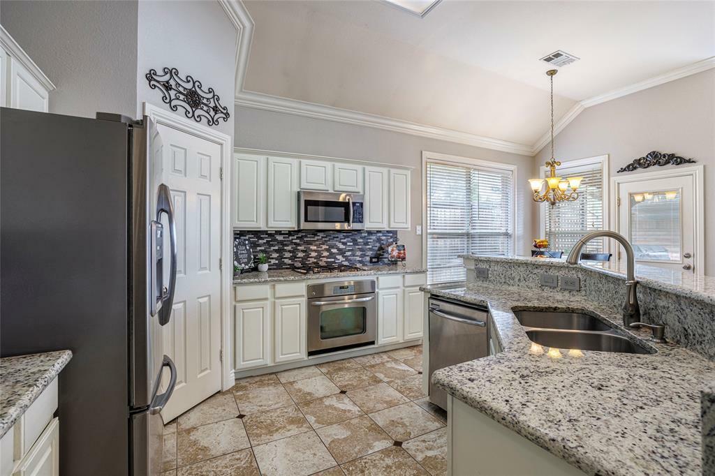 Property Photo:  629 Wyndham Circle  TX 76248 