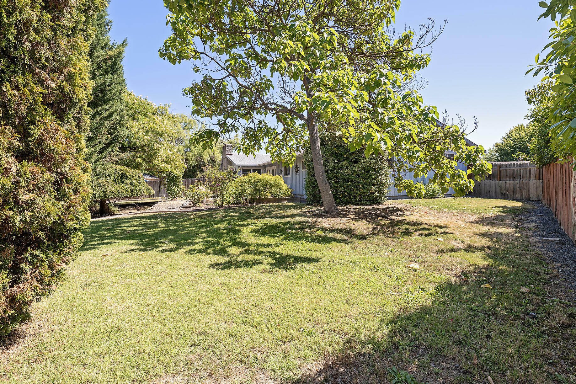 Property Photo:  1701 Camellia Avenue  OR 97504 