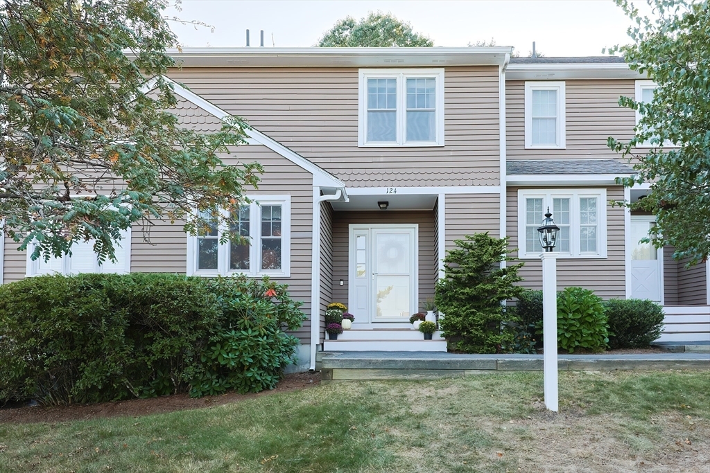 Property Photo:  124 Laurelwood Dr 124  MA 01747 