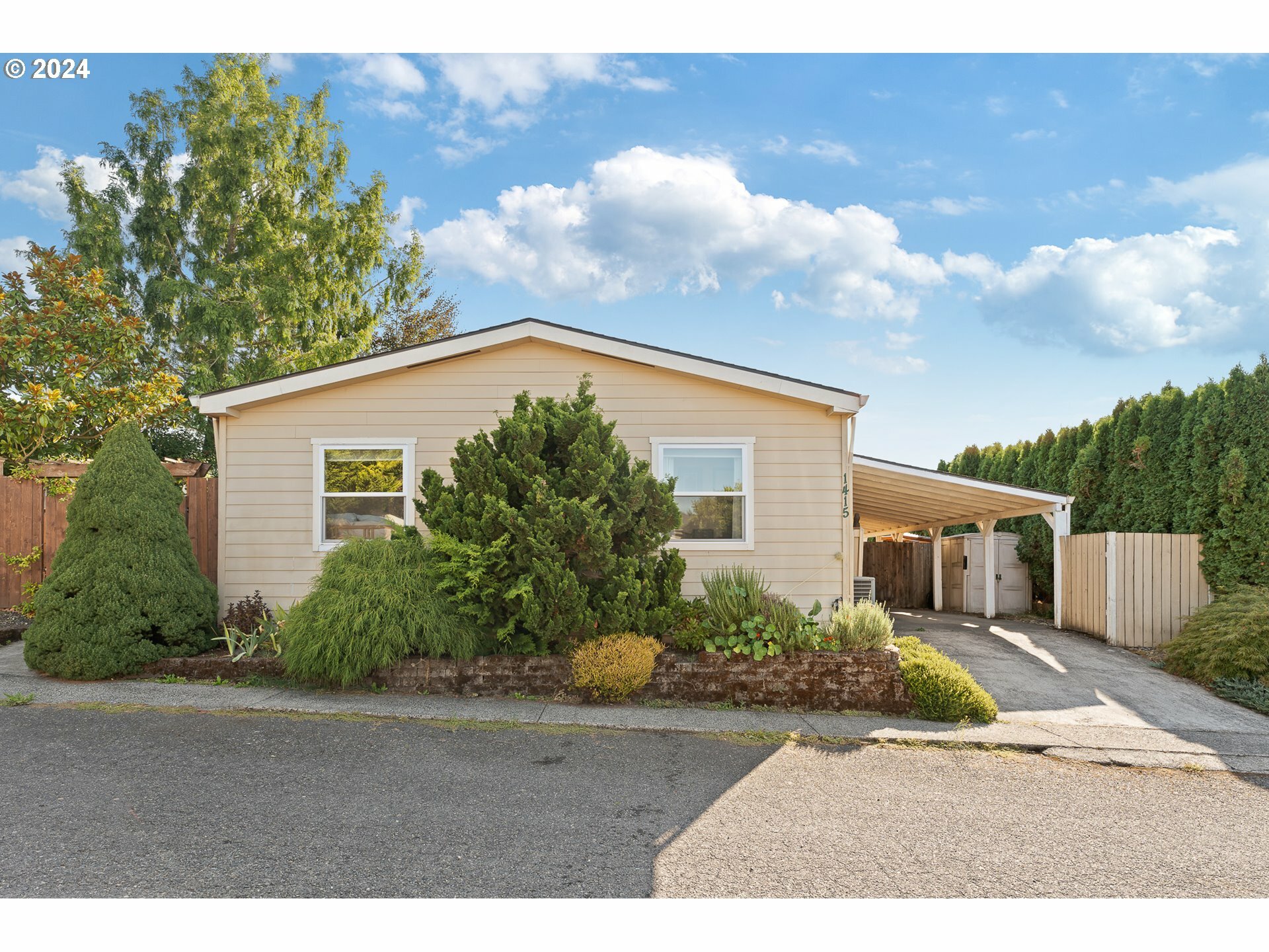 Property Photo:  1415 W C Ave  WA 98629 