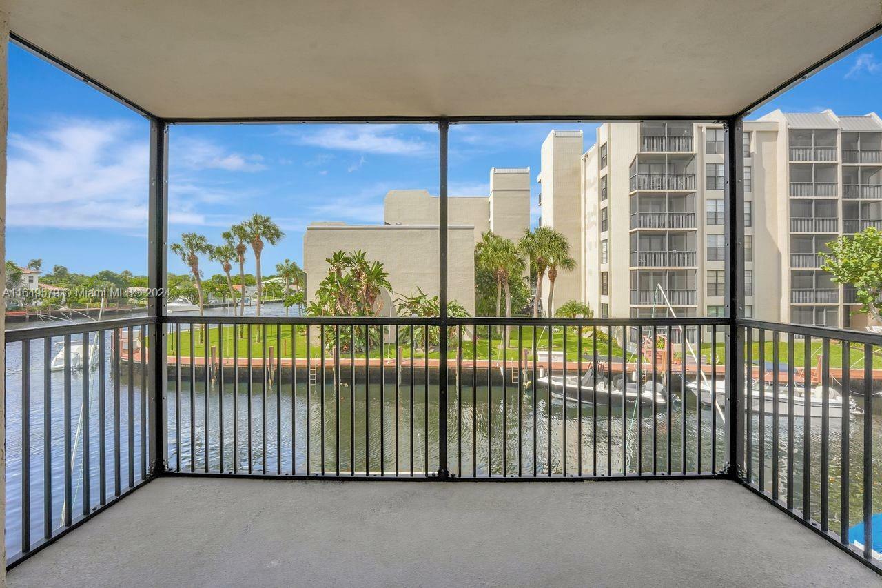 Property Photo:  15 Royal Palm Way 2050  FL 33432 